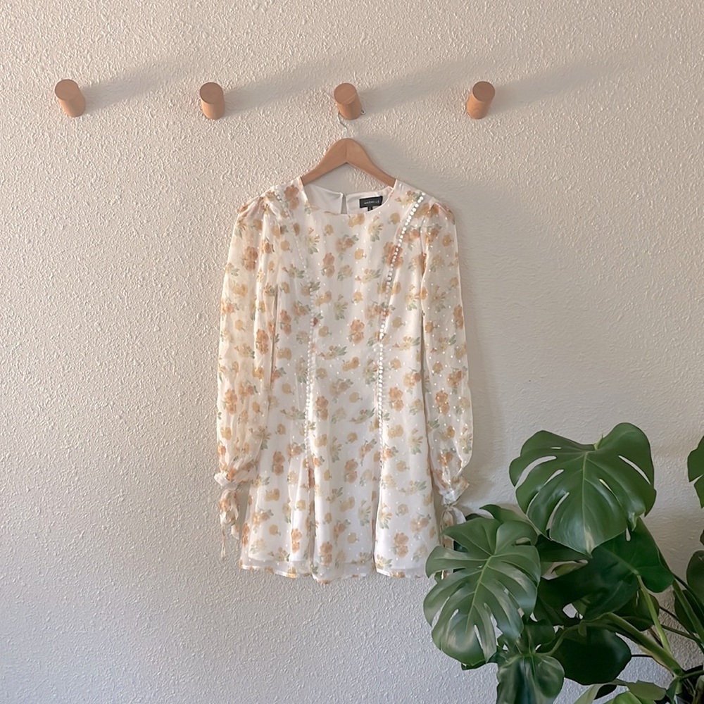 Majorelle balloon sleeve mini dress. Size XS. Chiffon. White w/ yellow flowers